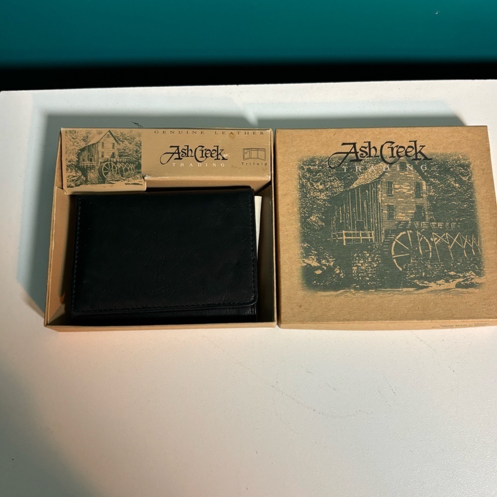 Ash Creek Black Leather Wallet Card Holder